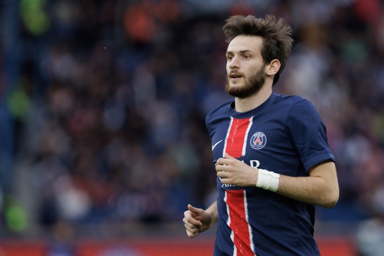 阿斯报：巴黎对格鲁吉亚征召K77不满，可能让球员留在俱乐部养伤