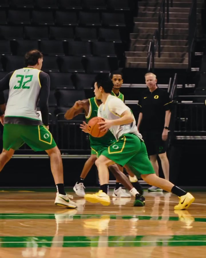 俄勒冈大学官方晒林葳训练视频 挡拆后标志性急停跳投打进